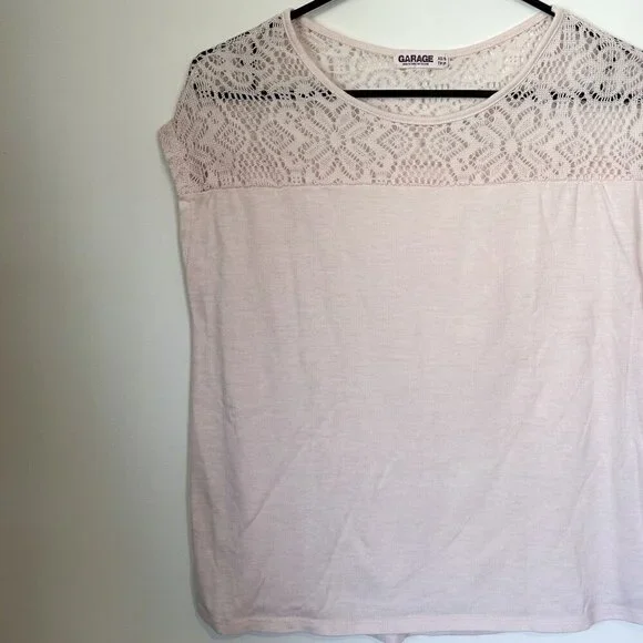 Garage Lightweight Dusty Light Pink Lace Shoulder Top - Size: XS - Picture 2 of 6